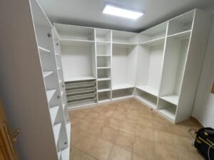 Fotografía de montaje de muebles realizado por JDM Transportes